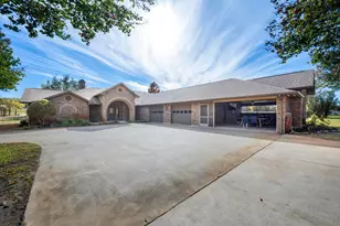 1070 Lakeview Ct, Argyle, TX 76226 - Photo 37