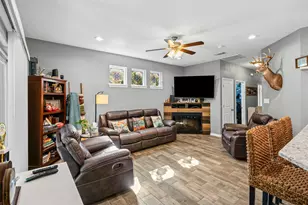 905 Poe St, Azle, TX 76020 - Photo 13