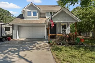 905 Poe St, Azle, TX 76020 - Photo 3