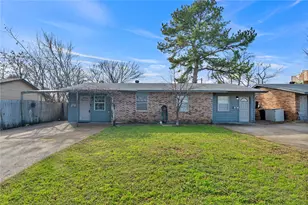 210 Slaughter St, Arlington, TX 76011 - Photo 3