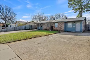 210 Slaughter St, Arlington, TX 76011 - Photo 3