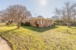 6956 Park Pl Dr, Richland Hills, TX 76118 - Photo 5