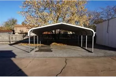 520 S Armstrong Avenue, Denison, TX 75020 - Photo 9