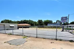 520 S Armstrong Ave, Denison, TX 75020 - Photo 1