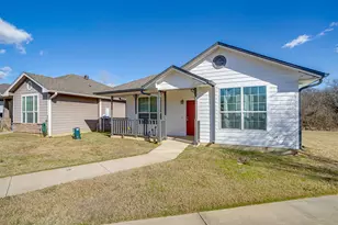 723 Hometown Vlg Ct, Joshua, TX 76058 - Photo 3