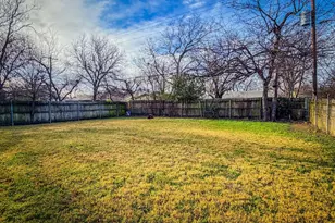 549 NW Hillery St, Burleson, TX 76028 - Photo 19