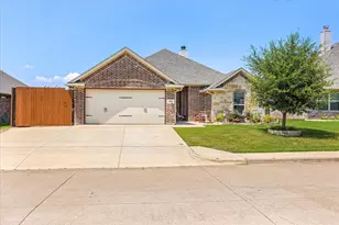 134 Donna Cir, Granbury, TX 76049 - Photo 3