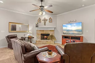 134 Donna Cir, Granbury, TX 76049 - Photo 5