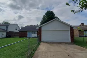 1125 Greenbriar Ln, Lancaster, TX 75146 - Photo 11