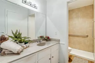 13853 Leinsper Green St, Dallas, TX 75240 - Photo 7