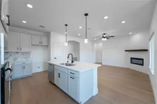 2212 Valencia Dr, Little Elm, TX 75068 - Photo 5