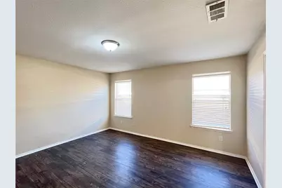 912 Bee Creek Lane, Fort Worth, TX 76120 - Photo 7