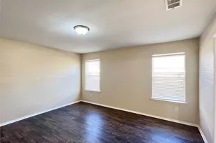 912 Bee Creek Ln, Fort Worth, TX 76120 - Photo 7