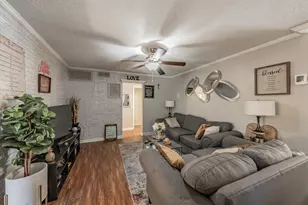 623 Ridgeline Dr, Hurst, TX 76053 - Photo 5