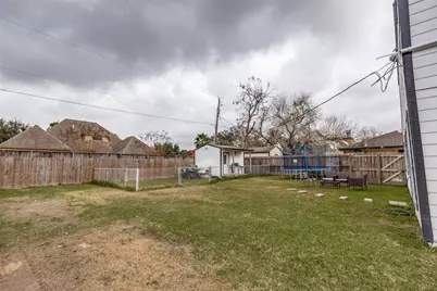 605 S Remington Drive, Angleton, TX 77515 - Photo 23