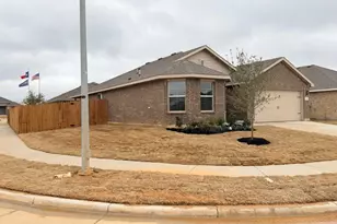 560 Arroyo Dr, Cleburne, TX 76033 - Photo 3