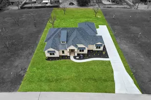 2165 Middlewood Cir, Granbury, TX 76049 - Photo 3