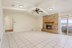 425 Lindenwood Ln W, Hewitt, TX 76643 - Photo 7