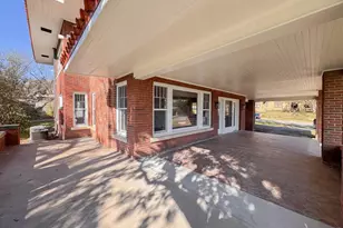 211 NW 4th Ave, Mineral Wells, TX 76067 - Photo 3