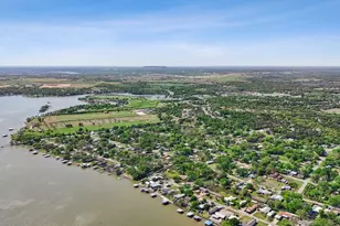 3719 Hedge Row St, Granbury, TX 76048 - Photo 3