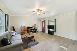 3719 Hedge Row St, Granbury, TX 76048 - Photo 15