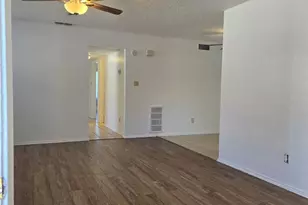 2409 Springmont Ct, Arlington, TX 76012 - Photo 3