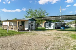 183 Grand Prairie Dr, Whitney, TX 76692 - Photo 3