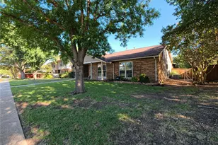 1738 Hartford Dr, Carrollton, TX 75007 - Photo 5