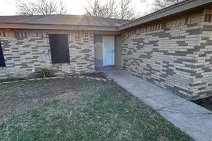 1018 N Fisher St, Gorman, TX 76454 - Photo 5