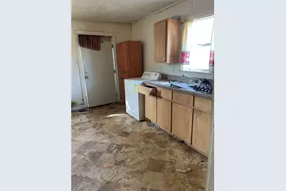 110 E Angeline Street, Groesbeck, TX 76642 - Photo 11