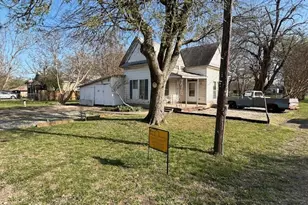 401 E Spruce St, Whitewright, TX 75491 - Photo 1