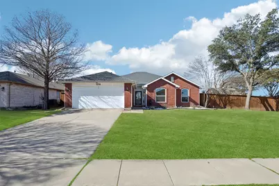 1016 Grand Central Parkway, Saginaw, TX 76131 - Photo 1