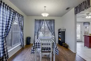 2813 White Oak Dr, Grand Prairie, TX 75052 - Photo 9