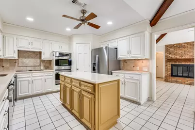 2403 Bluffview Court, Arlington, TX 76011 - Photo 11