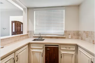 2403 Bluffview Court, Arlington, TX 76011 - Photo 13