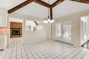 2403 Bluffview Ct, Arlington, TX 76011 - Photo 9