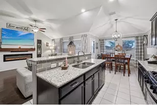 335 Coral Vine Ln, Burleson, TX 76028 - Photo 9