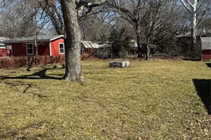 724 S Rusk St, Gainesville, TX 76240 - Photo 37