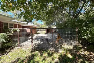 724 S Rusk St, Gainesville, TX 76240 - Photo 29