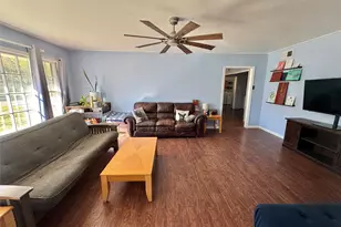 724 S Rusk St, Gainesville, TX 76240 - Photo 11