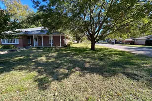 724 S Rusk St, Gainesville, TX 76240 - Photo 27