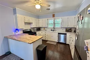 724 S Rusk St, Gainesville, TX 76240 - Photo 5