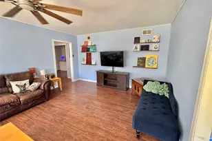 724 S Rusk St, Gainesville, TX 76240 - Photo 9