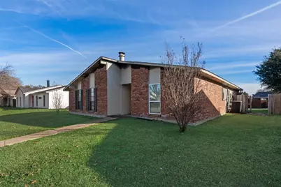 2013 Clark Trail, Grand Prairie, TX 75052 - Photo 3