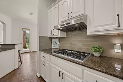 2038 Azalea Trail, Irving, TX 75063 - Photo 17