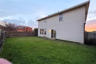 801 Gillon Dr, Arlington, TX 76001 - Photo 3