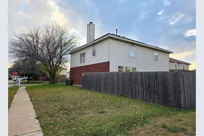 801 Gillon Drive, Arlington, TX 76001 - Photo 17