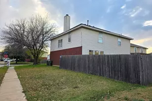 801 Gillon Dr, Arlington, TX 76001 - Photo 17