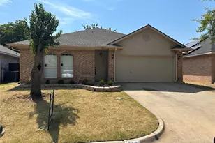317 Texas Dr, Lake Dallas, TX 75065 - Photo 1