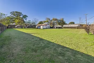 516 E 6th St, Irving, TX 75060 - Photo 39